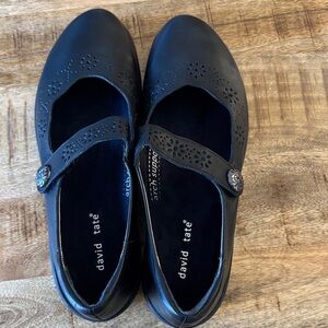 David Tate leather Women's Bev Black Floral Cutout Flats Mary Janes shoes NWOT